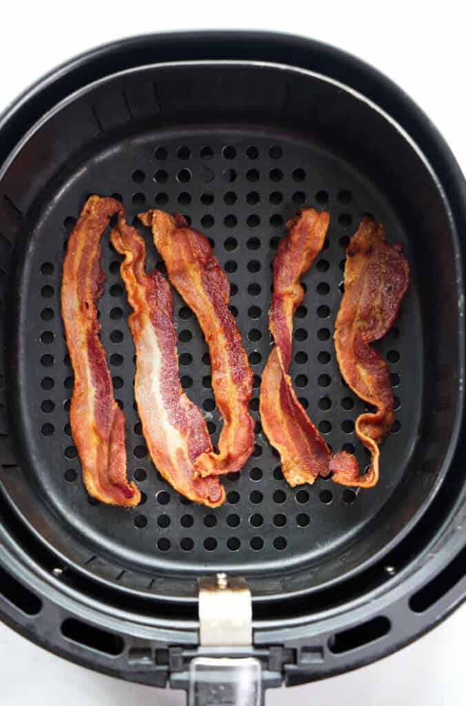 4 strips of bacon in an air fryer