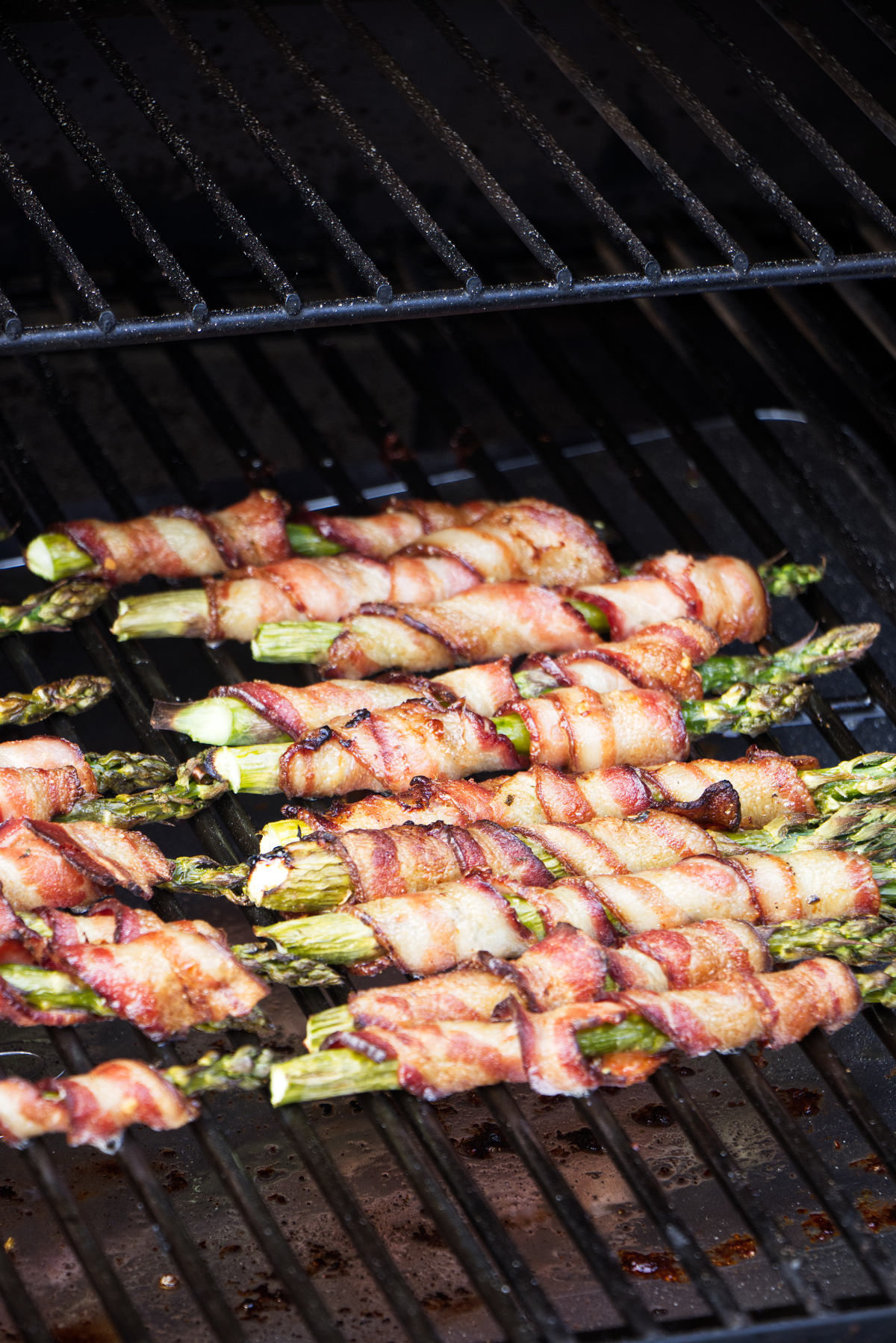 Smoking bacon wrapped asparagus on the grill.