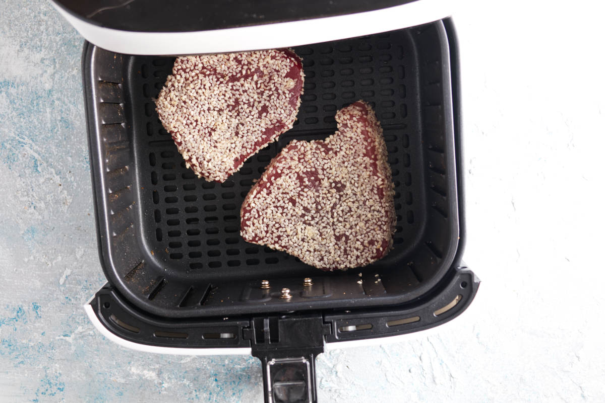 cooking tuna steaks in the air fryer basket