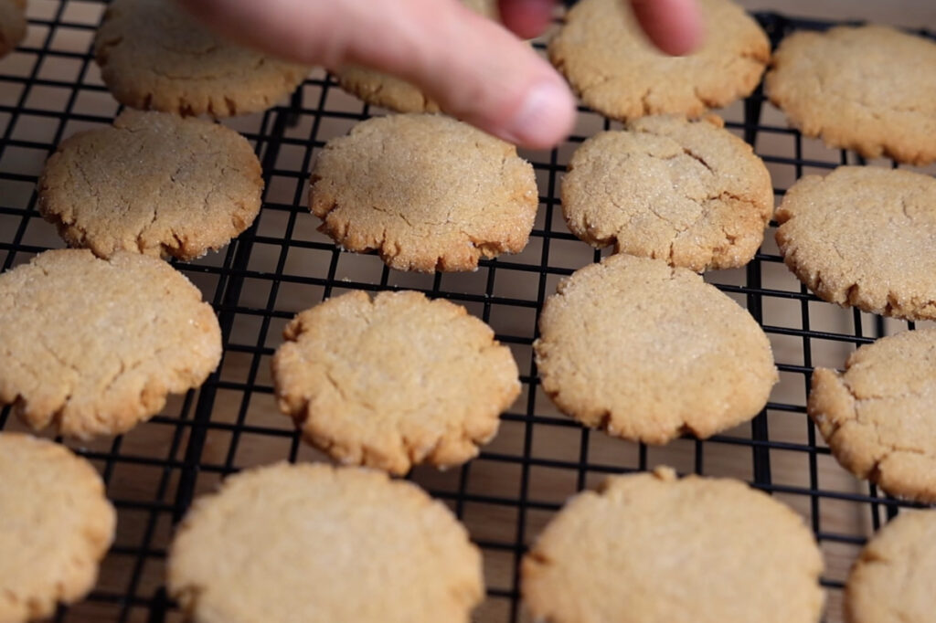 Cooling baked cookies on wire rack.