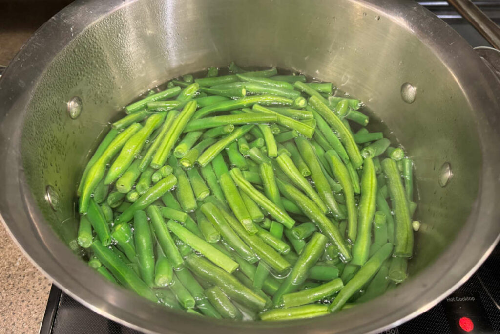 Blanching green beans.