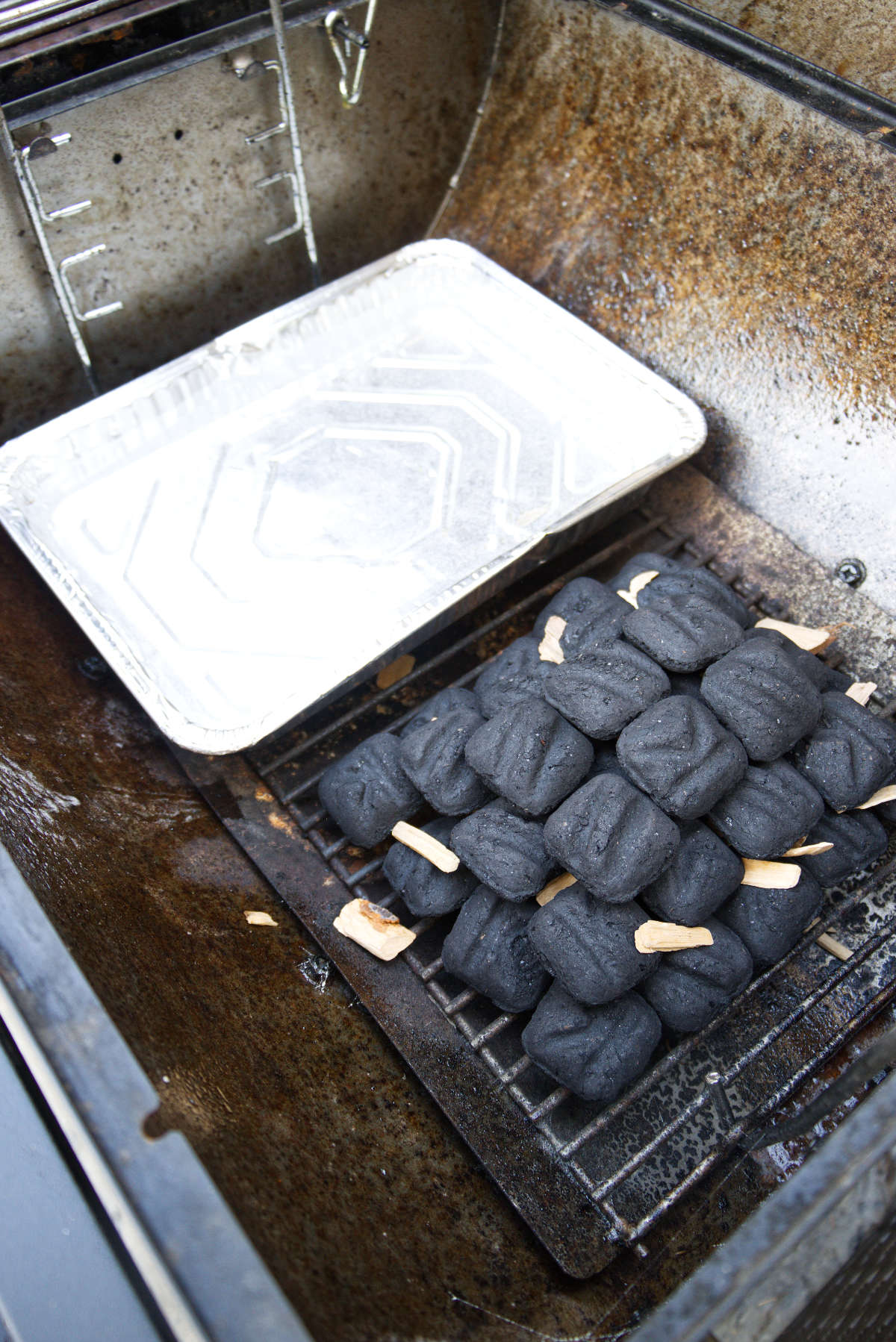 Burn down method for smoking on a charcoal grill.