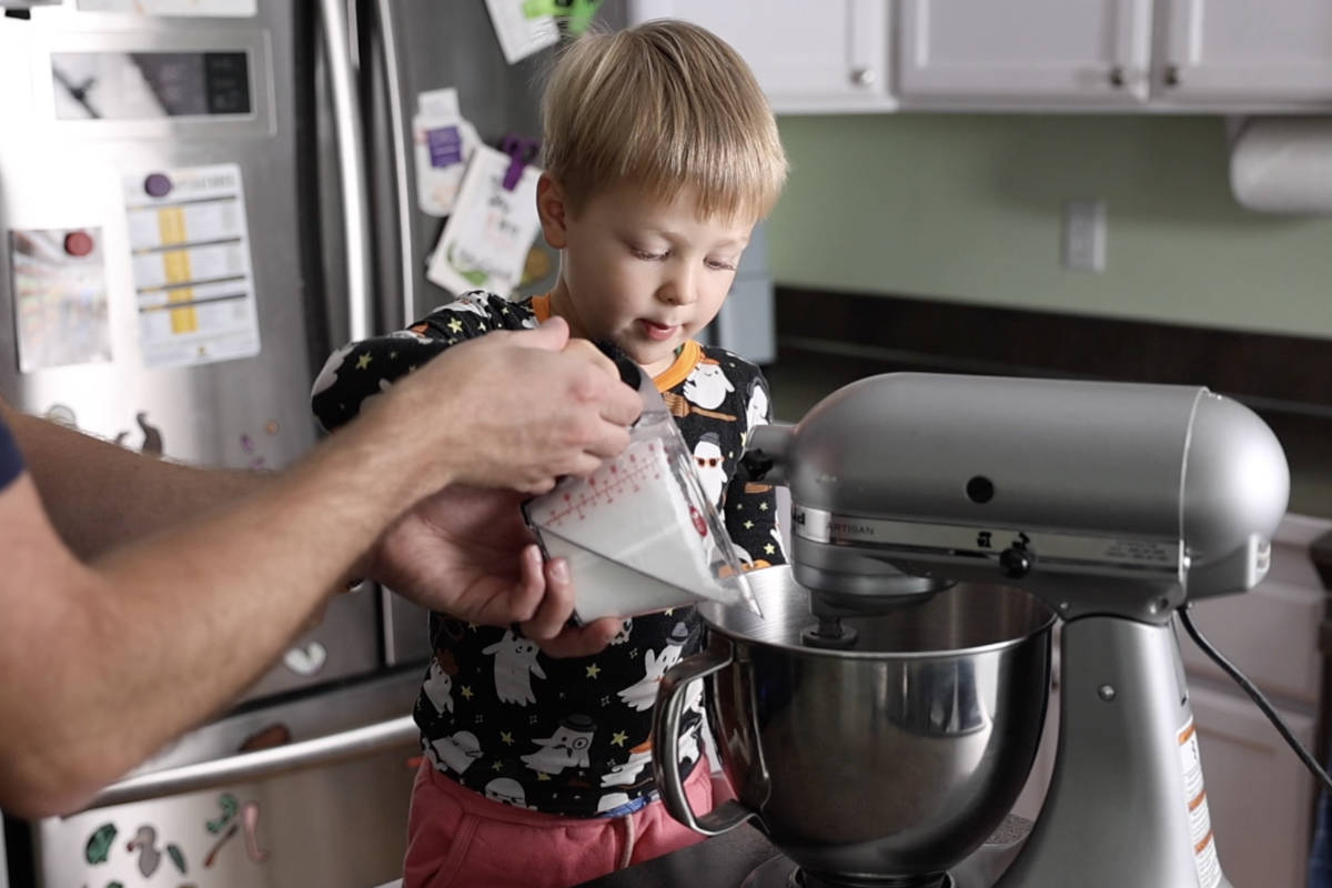 Adding powdered sugar to buttercream.