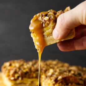 Drizzle of caramel sauce over square of apple crisp bar