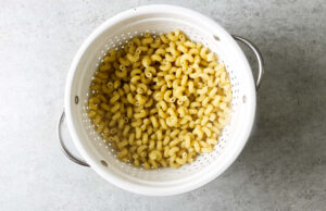 Draining pasta after boiling it to al dente.